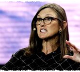 ARKK Masih Tertekan, Cathie Wood Pasang Taruhan Besar pada Infrastruktur Kripto 2026