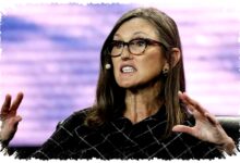 ARKK Masih Tertekan, Cathie Wood Pasang Taruhan Besar pada Infrastruktur Kripto 2026 ARKK Masih Tertekan, Cathie Wood Pasang Taruhan Besar pada Infrastruktur Kripto 2026