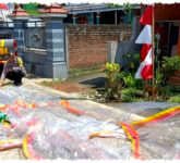 Balon Udara Berpetasan Jatuh di Tulungagung, Atap Rumah Warga Rusak dan Warga Panik