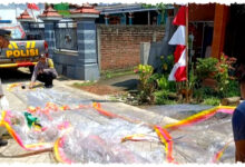 Balon Udara Berpetasan Jatuh di Tulungagung, Atap Rumah Warga Rusak dan Warga Panik