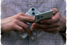 Bukan Gaya-Gayaan, Ini Alasan Dua HP Jadi Daily Driver Banyak Orang