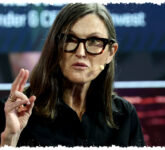 Cathie Wood Balas Dingin Saat Bitcoin Anjlok 50 Persen, Sebut Ini Kemajuan Nyata Cathie Wood Balas Dingin Saat Bitcoin Anjlok 50 Persen, Sebut Ini Kemajuan Nyata