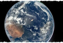 Foto Artemis II Ini Sekilas Biasa Saja, Dua Cahaya Aurora Di Ujungnya Justru Luar Biasa Foto Artemis II Ini Sekilas Biasa Saja, Dua Cahaya Aurora Di Ujungnya Justru Luar Biasa