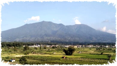 Gunung Marapi Erupsi 22 Detik, Warga Diminta Jauhi Kawah Verbeek