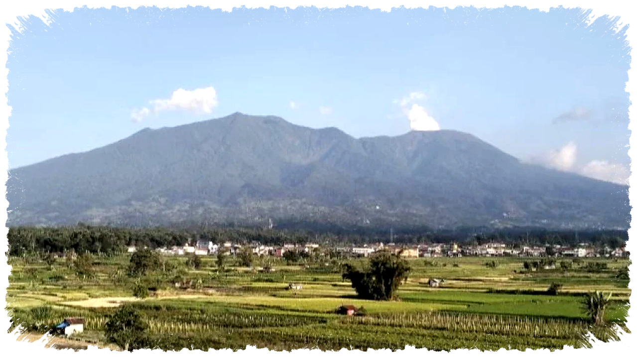 Gunung Marapi Erupsi 22 Detik, Warga Diminta Jauhi Kawah Verbeek Gunung Marapi Erupsi 22 Detik, Warga Diminta Jauhi Kawah Verbeek