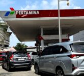 Jelang Harga BBM Naik, Pengendara Ramai-Ramai Isi Full Tank Sebelum Tengah Malam