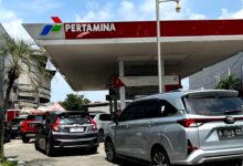 Jelang Harga BBM Naik, Pengendara Ramai-Ramai Isi Full Tank Sebelum Tengah Malam