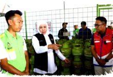 Khofifah Ingatkan Warga Bijak Pakai LPG dan BBM, Pasokan Dijaga Tetap Aman Khofifah Ingatkan Warga Bijak Pakai LPG dan BBM, Pasokan Dijaga Tetap Aman