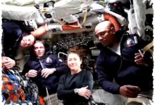 NASA Andalkan Surface, Outlook Malah Lumpuh di Luar Angkasa NASA Andalkan Surface, Outlook Malah Lumpuh di Luar Angkasa