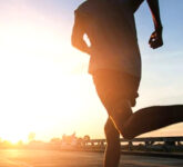 Olahraga Saat Puasa Tak Lemas, Kunci Zona Detak Jantung yang Sering Diabaikan