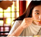 Orang yang Makan Lambat Ternyata Bukan Lemot, Psikologi Menyebut Mereka Lebih Fokus dan Tenang Orang yang Makan Lambat Ternyata Bukan Lemot, Psikologi Menyebut Mereka Lebih Fokus dan Tenang