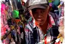 Pak Tarno Jual Mainan Dari Kursi Roda, Warganet Tersentuh Melihat Ketegarannya Pak Tarno Jual Mainan Dari Kursi Roda, Warganet Tersentuh Melihat Ketegarannya