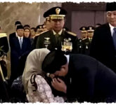 Prabowo Peluk Keluarga Prajurit TNI yang Gugur di Lebanon, Suasana Haru di Terminal 3