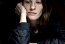 Saat Galau Kita Merasa Aman Saat Menjauh, Padahal 7 Kebiasaan Ini Bikin Emosi Makin Berat