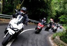 Sepele Saat Lampu Merah, Kebiasaan Ini Bisa Bikin Rem Matik Blong dan Motor Meloncat