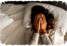 Sering Bilang Terserah dan Nggak Apa-apa, Bisa Jadi Perempuan Ini Sedang Menyerah Pelan-Pelan