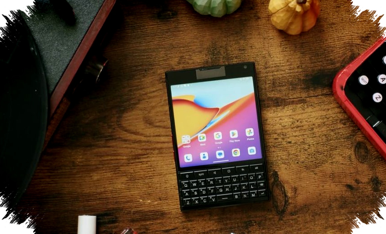 Titan 2 Elite Menghidupkan Lagi Nama BlackBerry, Keyboard Fisik Masih Laku Keras